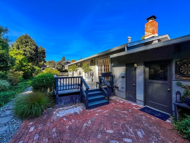 Building Photo - Beautifully Updated Three Bedroom Browns Valley Home