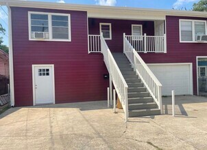Building Photo - 206 Challenger St