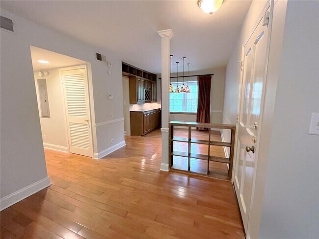 Building Photo - 82 Montre Square NW