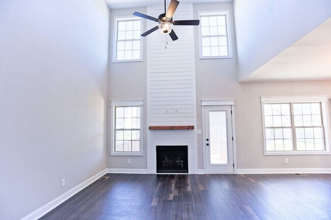 Building Photo - 851 Jersey Dr