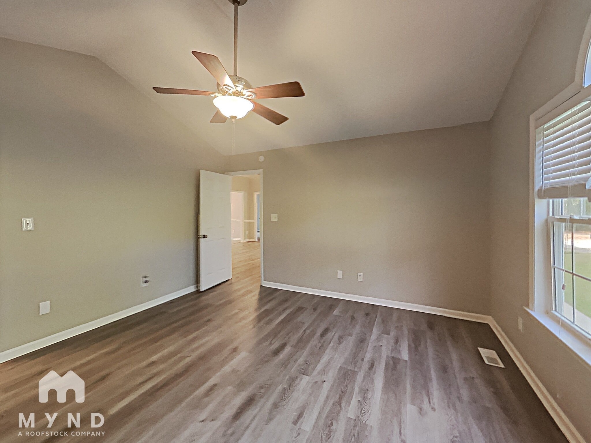 Building Photo - 165 S Ridge Dr