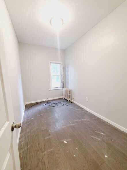 Unit 1 - 197 Orient Ave