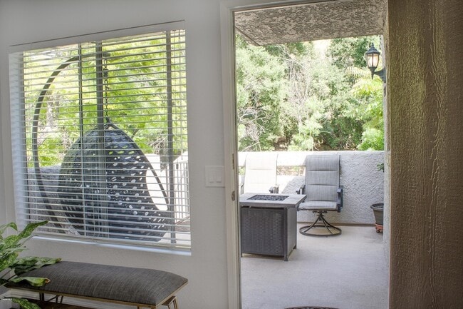 Building Photo - 522 Via Colinas