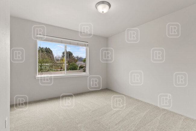 Building Photo - 1840 N Willamette Rd