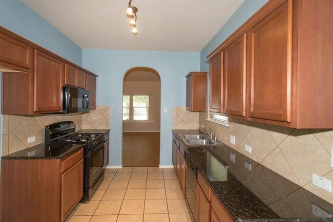 Building Photo - 1521 Huckleberry Ln