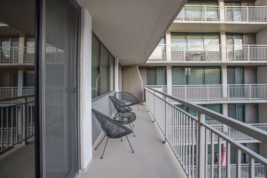 Building Photo - 320 23rd St S