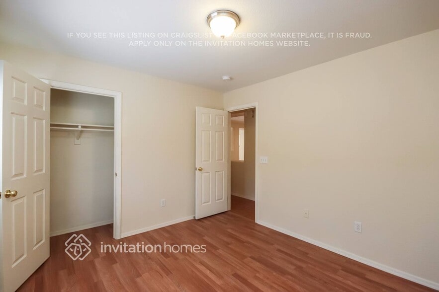 Building Photo - 2887 E Cherry Hills Dr