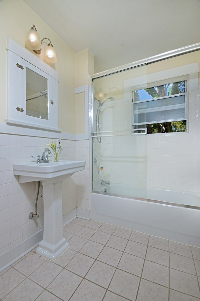 Building Photo - 10633 Chiquita St