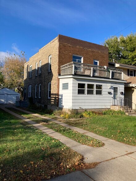 Comes with one garage stall - 712 6th St NE