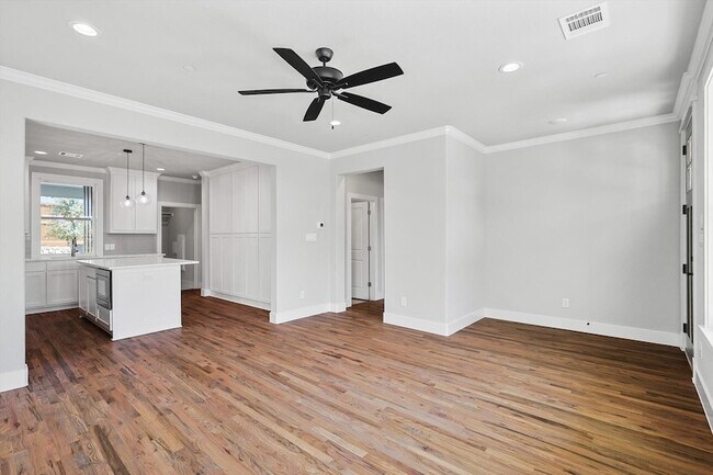 Building Photo - 514 Woodside Trl