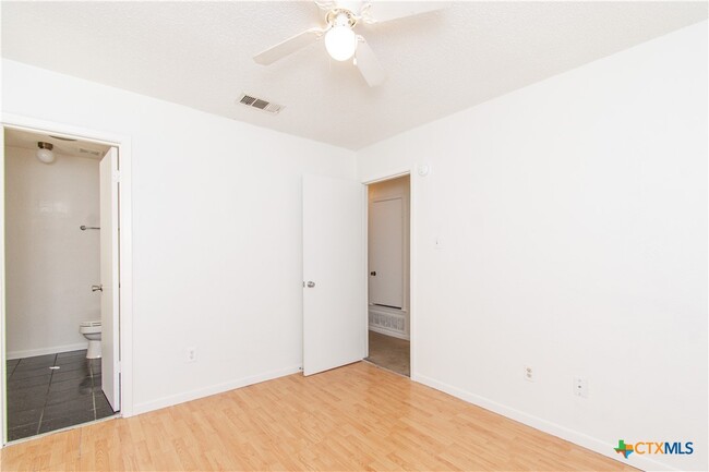 Building Photo - 2608 Tracey Cir