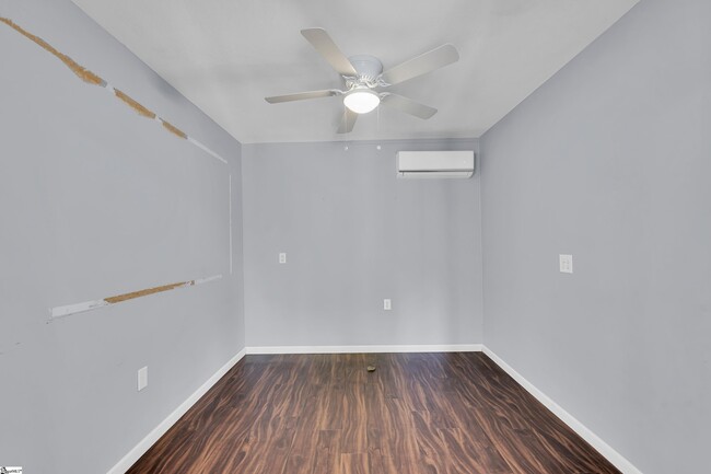 Building Photo - 203 Roper Mountain Rd Ext