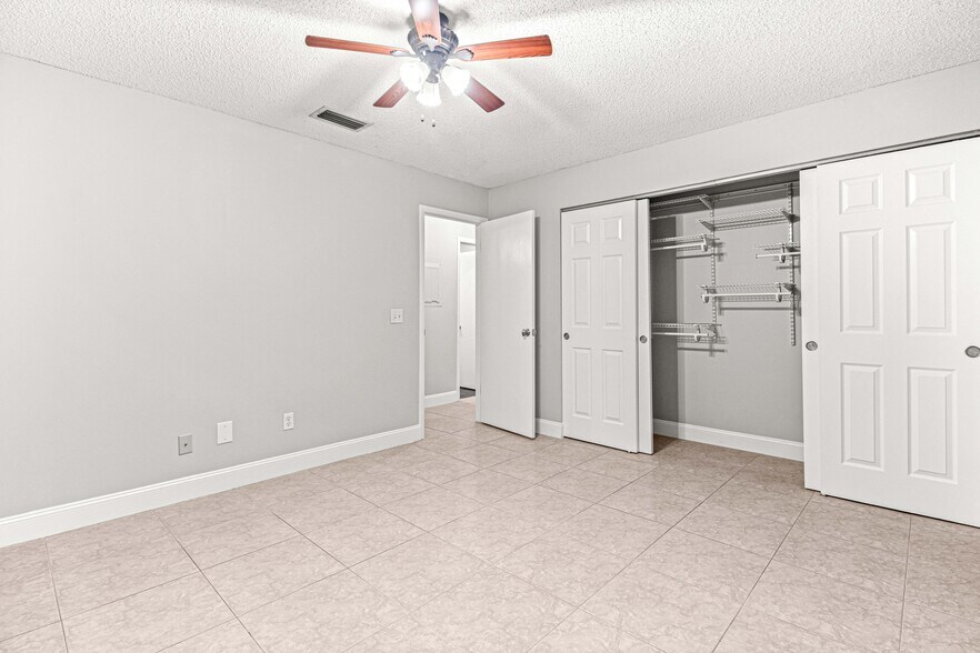 Building Photo - 810 SE 2nd St