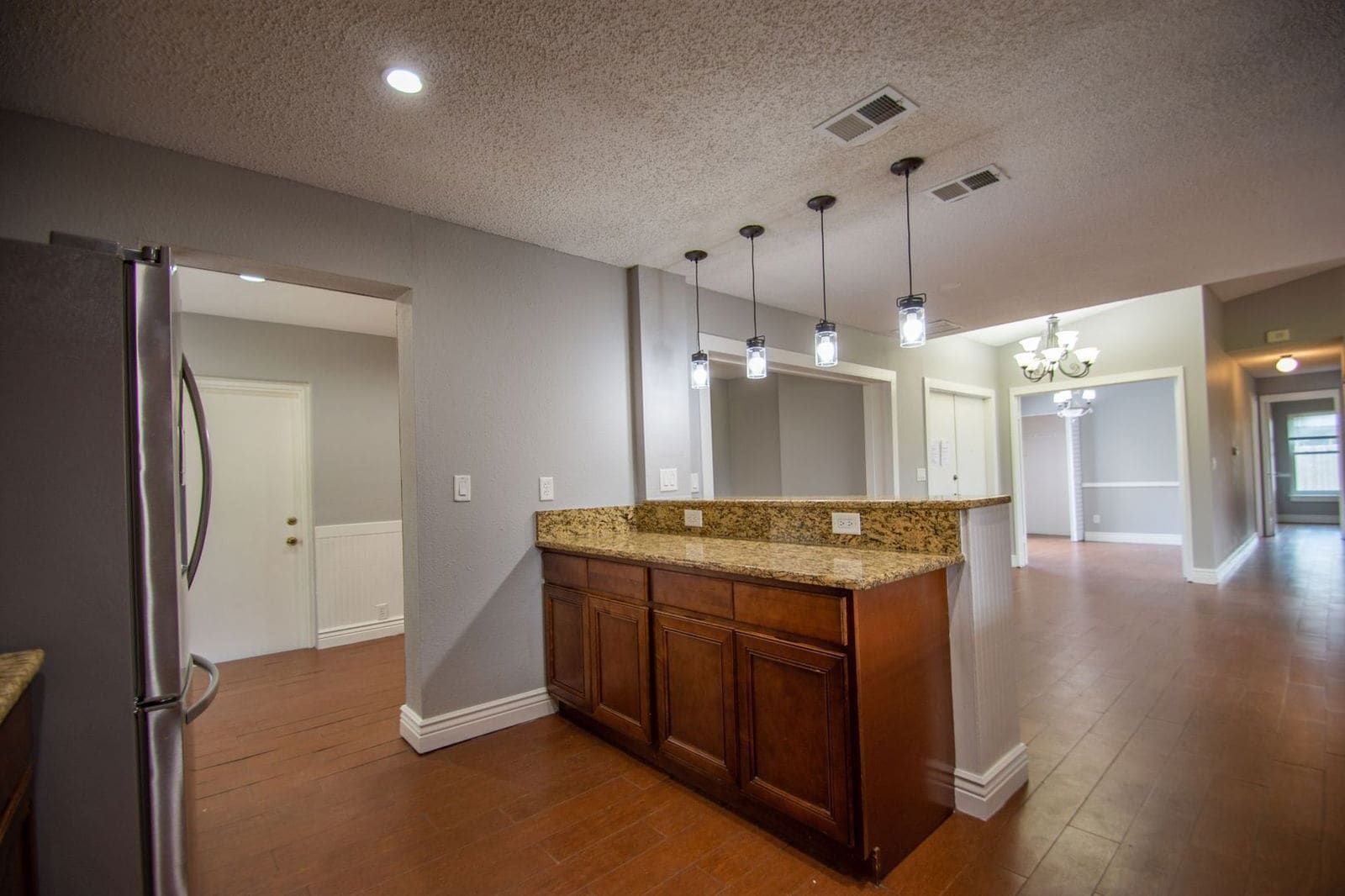 Building Photo - 704 Putt Ln