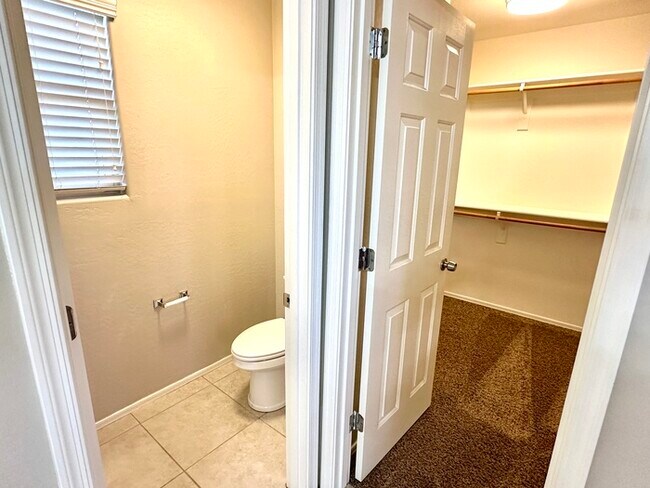 Building Photo - Exceptional 3BR home in gated Westridge Park! Loft, granite kitchen, stainless appliances, 2-car ...