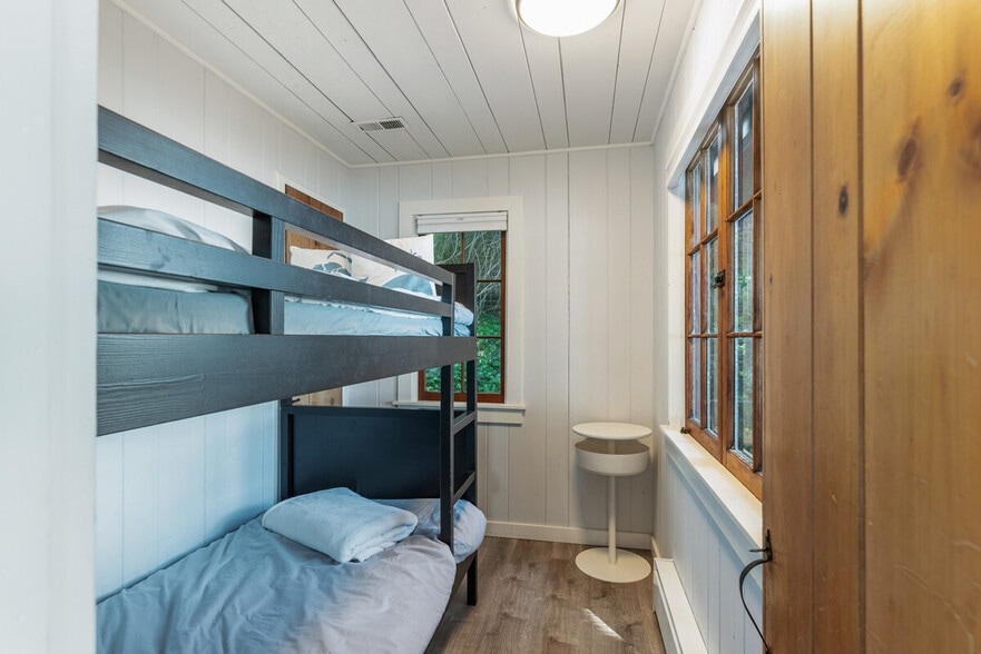 Building Photo - 2038 S Breezy Point Rd