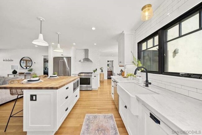 Building Photo - 229 Carnation Ave