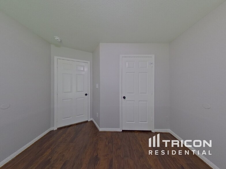 Building Photo - 10774 Royal York Dr