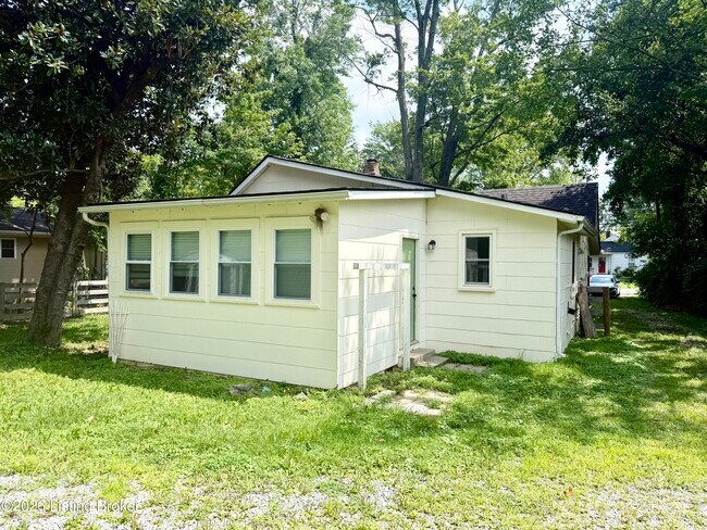 Building Photo - 406 Evergreen Rd