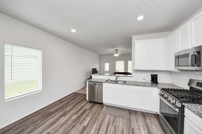 Building Photo - 1110 Bending Trl Dr