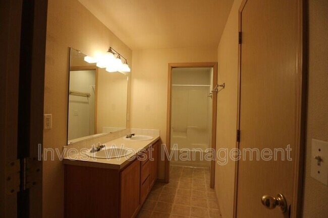 Building Photo - 1830 SE 11th Ave