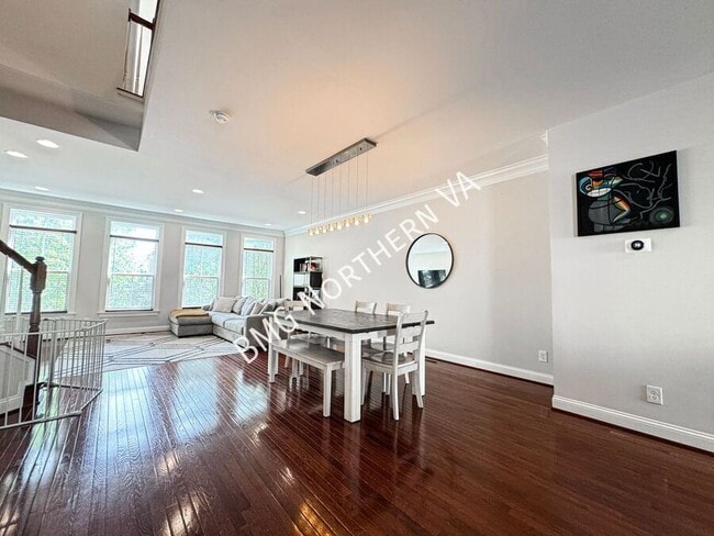 Building Photo - 9471 Canonbury Square