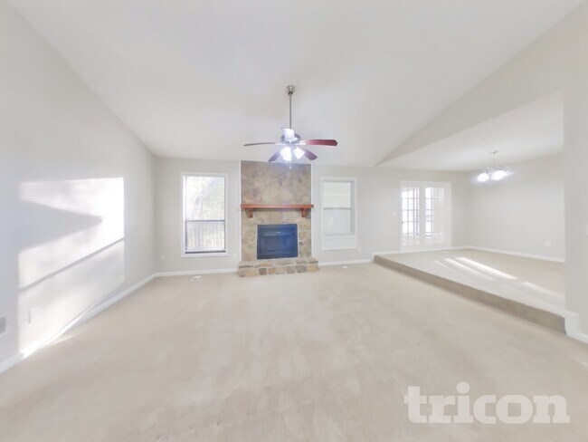 Building Photo - 303 Lowe Ct NW