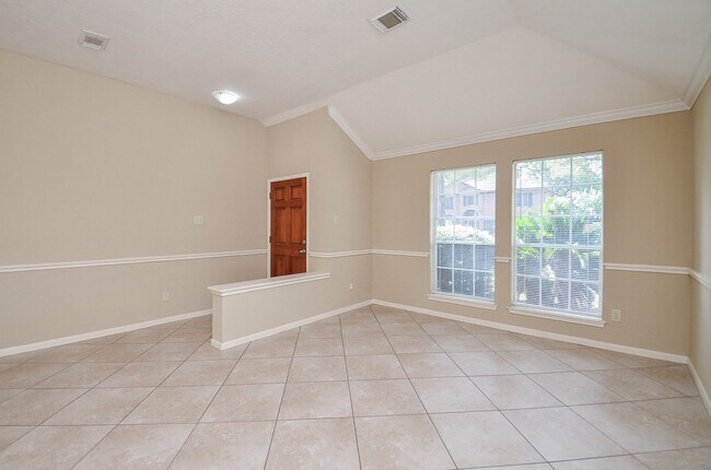 Building Photo - 20430 Drakewood Dr