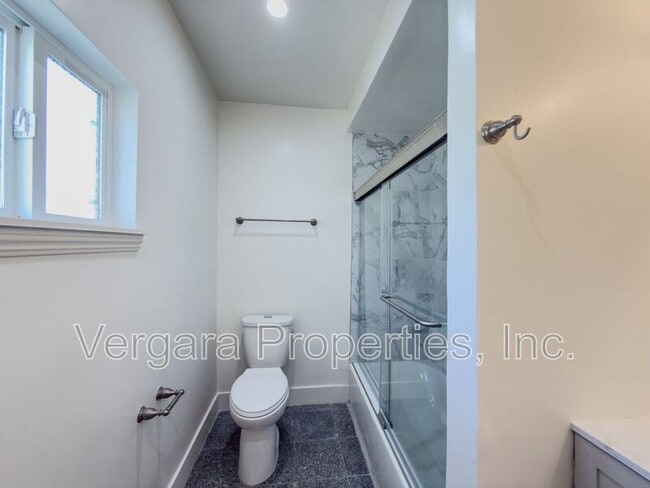 Building Photo - 137 29th St