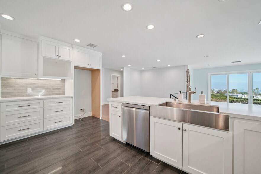 Building Photo - 1854 Homeworth Dr