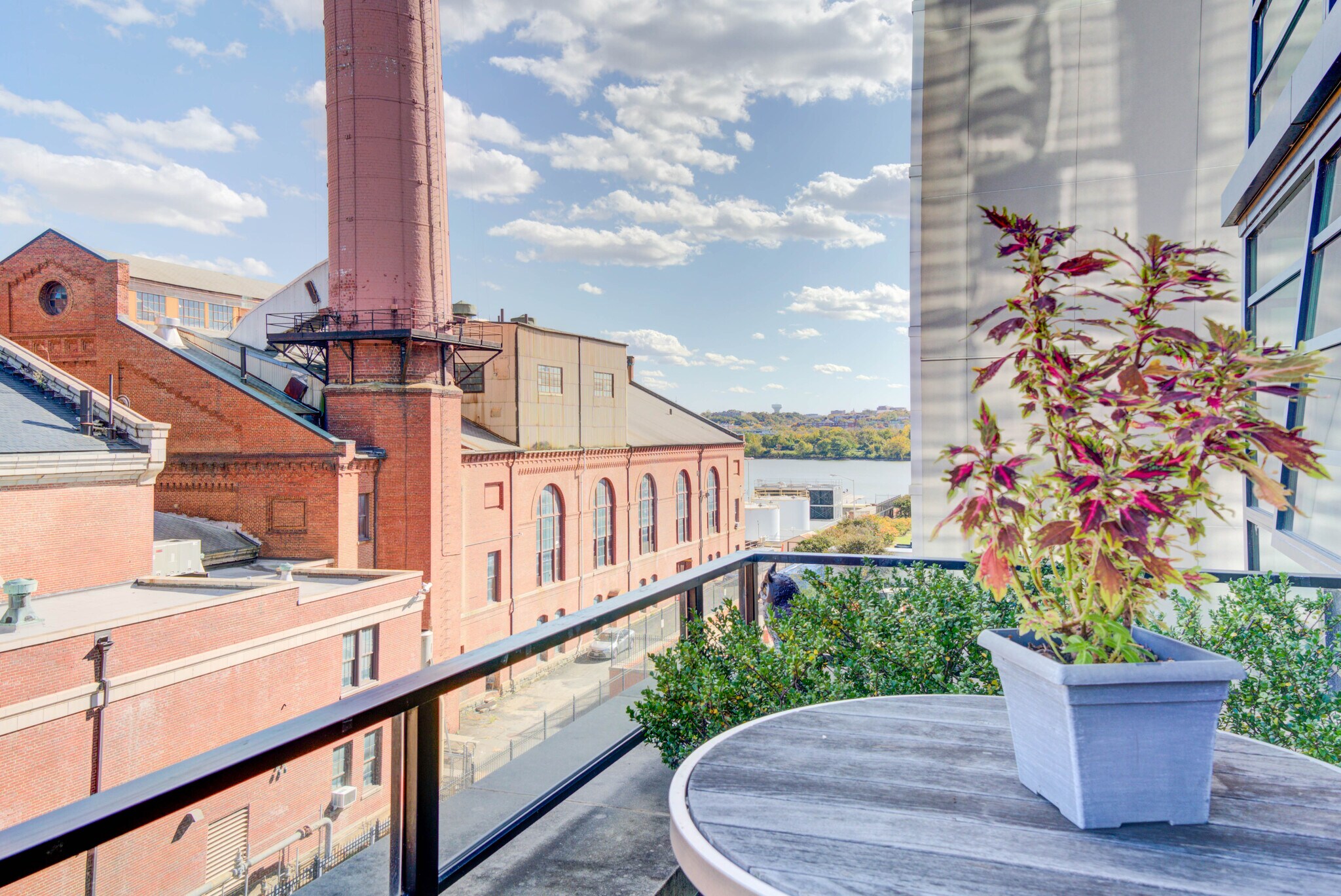 Building Photo - 1300 4th St SE