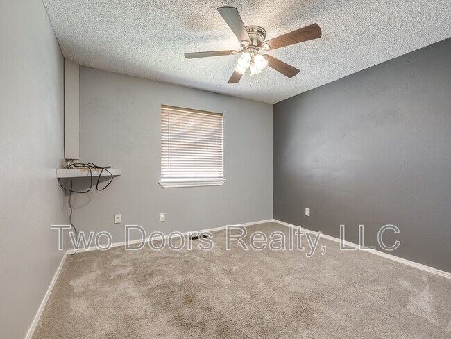 Building Photo - 3900 Hiddleston Cir