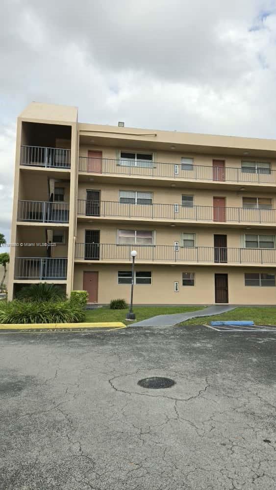 Building Photo - 13707 Kendale Lakes Cir