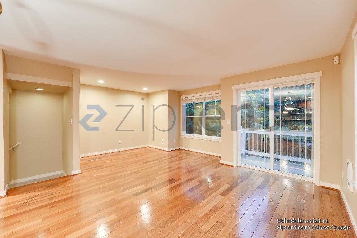 Building Photo - 9506 Interlake Ave N