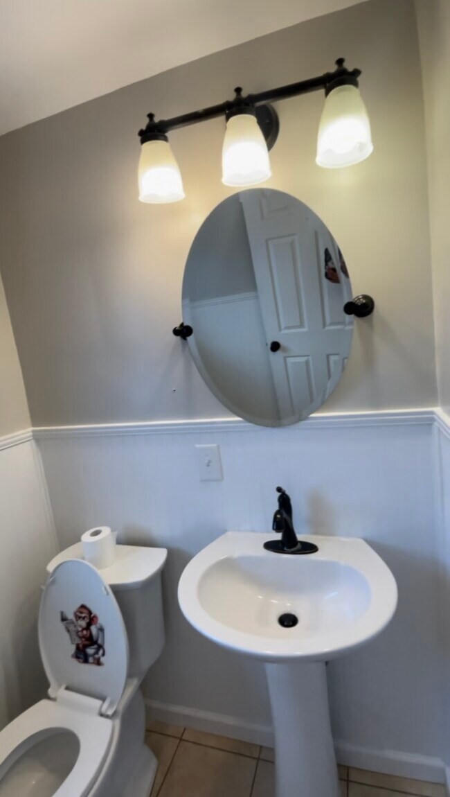 Building Photo - 1009 Beechwood Ln