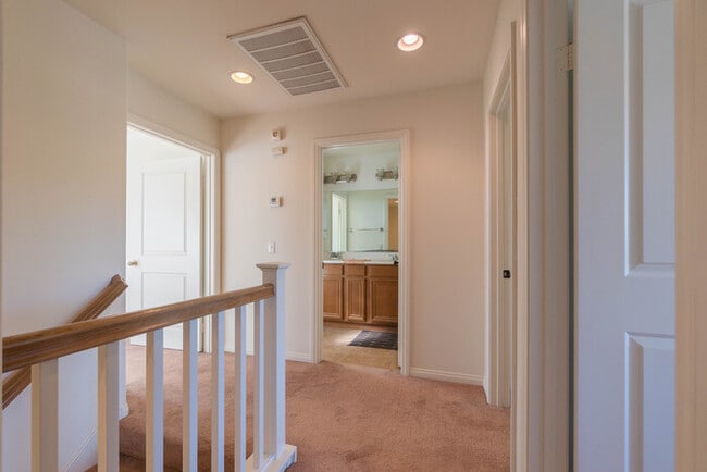 Building Photo - SIngle Family House for Rent in a quiet co...