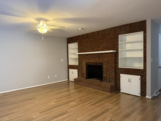 Building Photo - 1762 Pine Cove