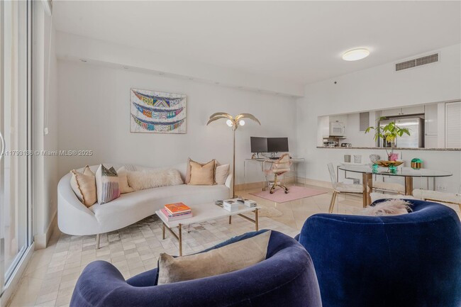 Building Photo - 808 Brickell Key Dr