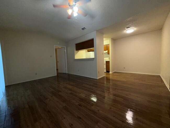 Building Photo - 12812 Tomanet Trail