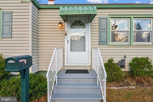 Primary Photo - 610 Lee Ave