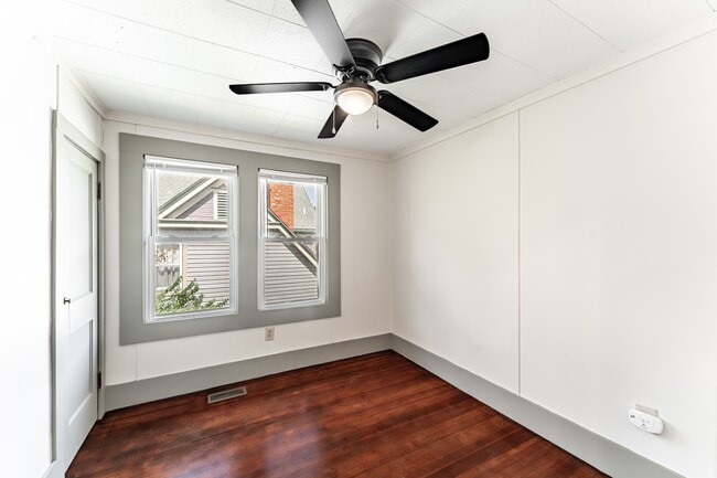 Building Photo - 210 Dewey St
