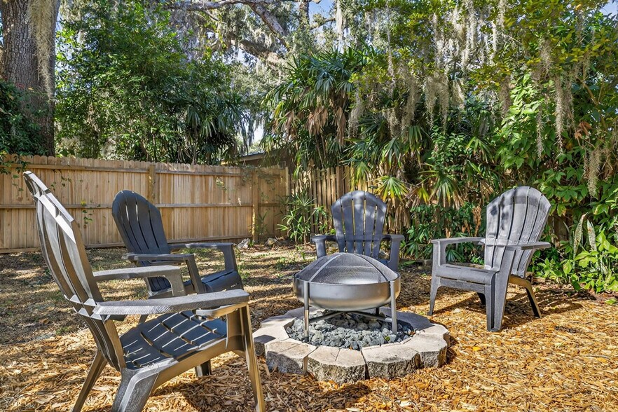 Building Photo - 11702 Moffat Ave