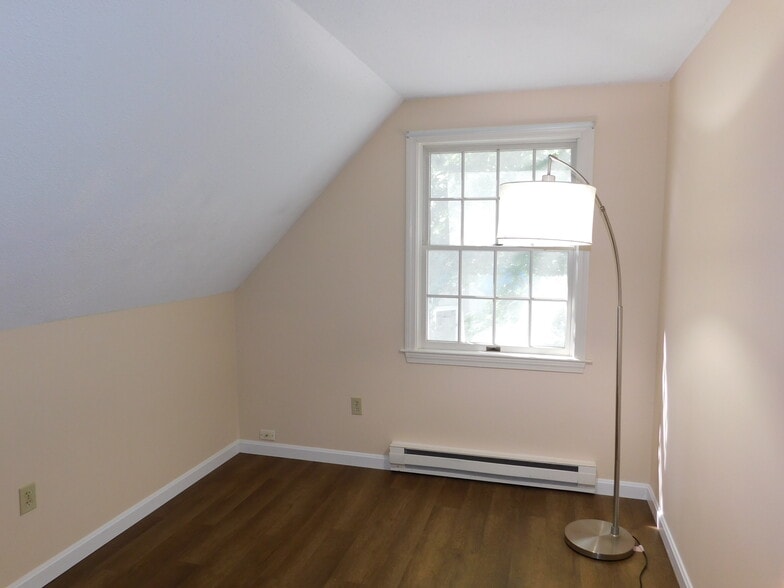 Building Photo - 4 Willow Creek Ln