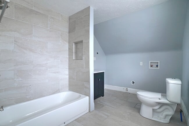 Building Photo - 415 E Lawrence St