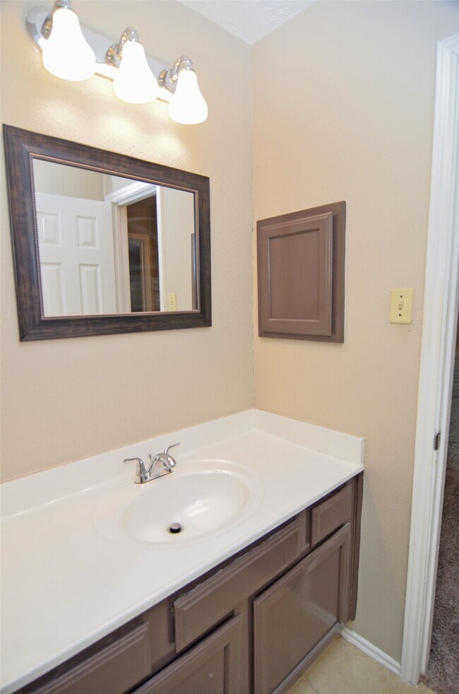 Building Photo - 745 Otter Creek Dr