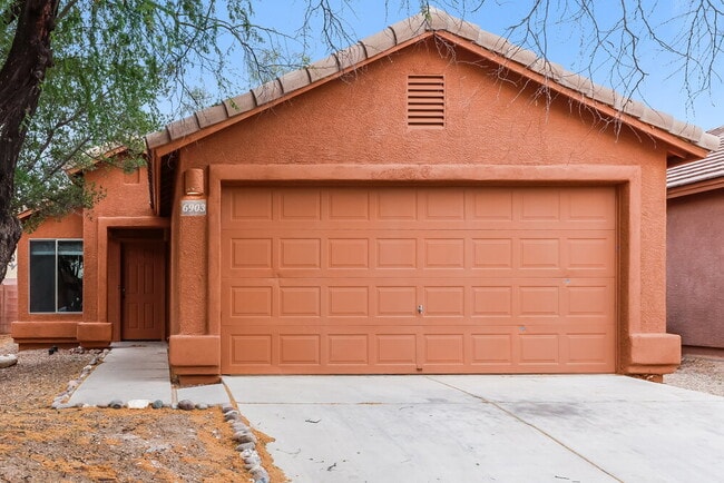 Building Photo - 6903 S Creek Run Ave