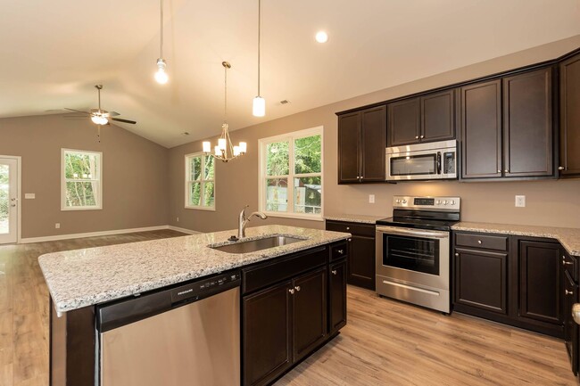 Building Photo - Brand New Three Bedroom Home!