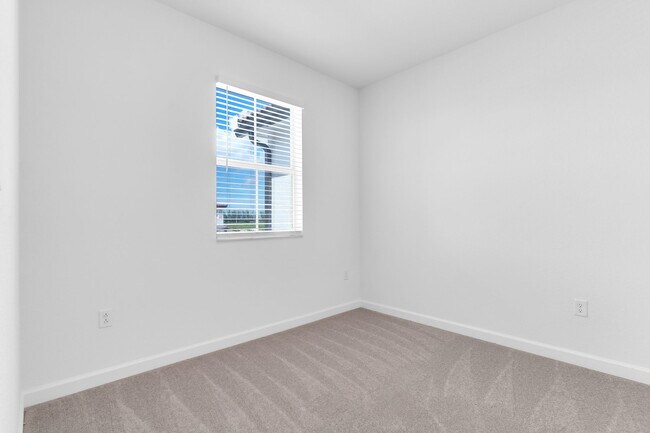 Building Photo - 2660 SE 28th St