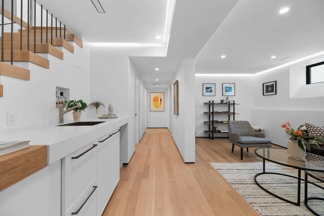 Building Photo - 80 Alpine St