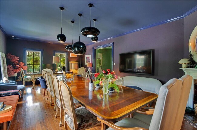 Building Photo - Queen Anne Victorian Estate